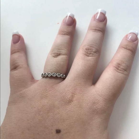 Diamond band - Picture 1 of 1
